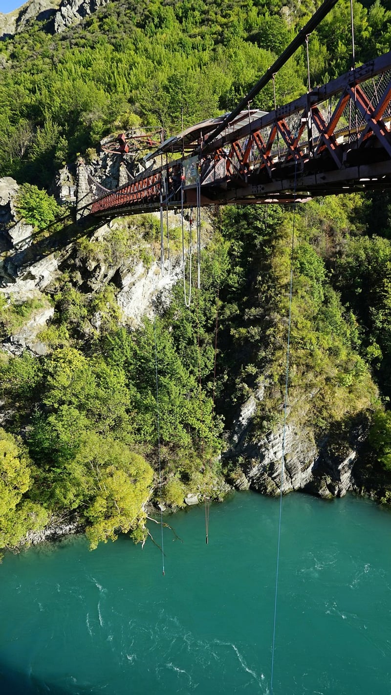 Bungee Jumping Image